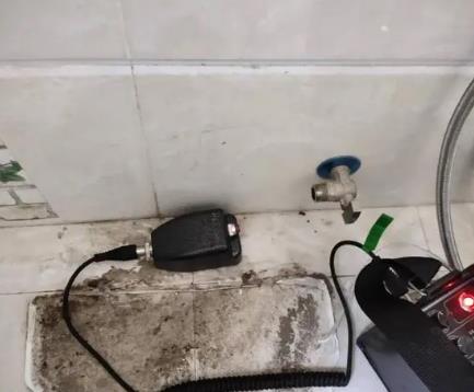 上甘岭屋顶漏水维修公司分享下卫生间漏水的危害及解决方法